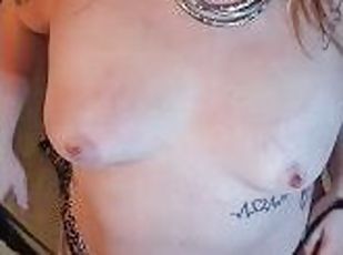 Hot sexy mom sucks daddy's dick til facial