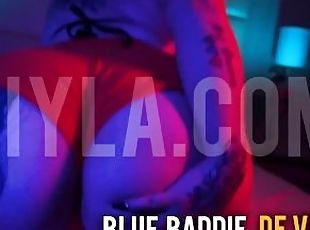 Horny blue hair PAWG Blue Baddie De Vil twerkin it for Daddy go check out BIIYLA . com