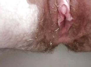 clito, poilue, pisser, chatte-pussy, amateur, horny, solo