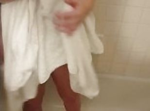 Busty Teen getting out of the shower - taraa.xyz/2GdI
