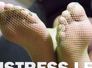 Pretty soles and toes close-ups in green fishnet knee socks