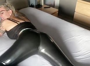 Ich bin deine dreckige Latex Bitch !!!