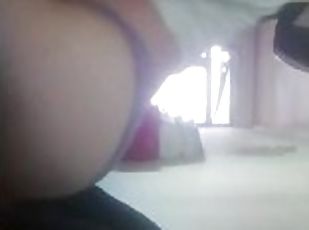 A hot teenage girl show off her juicy big ass