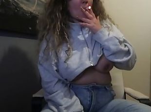 CURVY GIRL with TIGHT JEANS and NATURAL BOOBS SMOKE a CIGARETTE for YOU