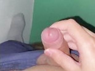 Tocando mi pequeño pene (ESPERABA SACAR MAS LECHE)