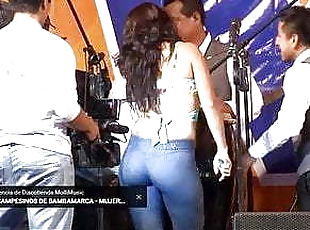 perreo sexy con chica culona jeans esenario 1