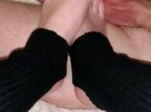 AMATEUR FOOTJOB TOEJOB WITH SEXY TOES - FOOT FETISH - CUM ON FEET - LEGWARMERS