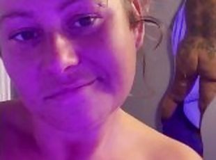 Curvy tattooed Pawg getting into stand up tanning bed