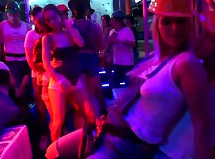 suurtiss, pidu, swingers, rassidevaheline, lesbid, grupiseks, sukad, tule-kepi-mind, blond