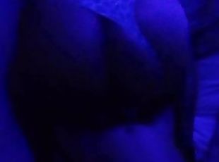 BBW ORGASM AND SCREAM IN THE BLUE LIGHT