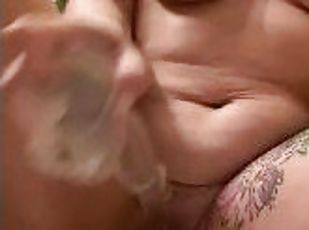 Wet squirting pussy has that tight grip on my new gift from my favorite fuck