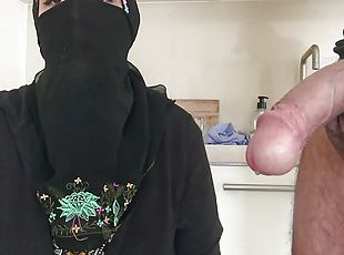 Une refugiee syrienne realise son premier porno en France