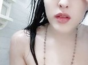 My boyfriend asks me for a bathing video, maybe he will like it.