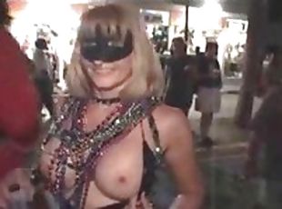 Wild chicks showing their tits at Mardi Gras