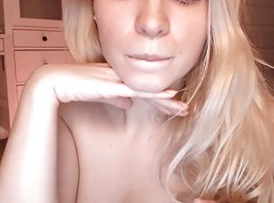 Blonde webcam chat