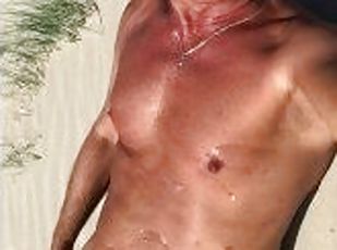 UltimateSlut EXTREME PUBLIC ORGASM CUMSHOT live on the nude beach