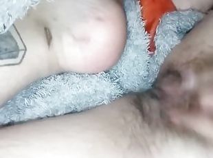 peluda, masturbación, orgasmo, público, coño-pussy, amateur, con-los-dedos, corrida, húmedo, piernas