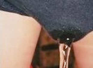 (M) closeup boxers pee and wetlook