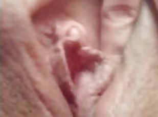 veľké-prsia, klitoris, masturbácia, pička, milfka, bbw, prstovanie, objemná, mokré