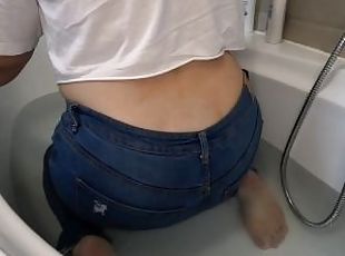 Bathtub bubbly farts in tight hot jeans