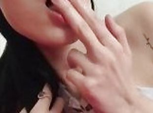 Brunette webcam model sucks fingers deep